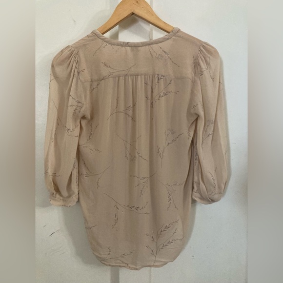 ARITZIA T. Babaton 100% silk floral sheer button down blouse cardigan - Picture 7 of 8